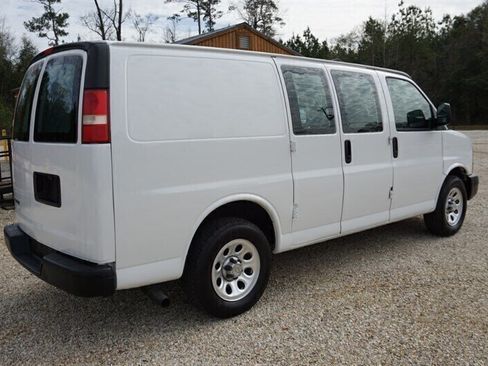 Used 2010 Chevrolet Express 1500 RWD image 12