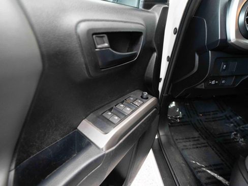 Used 2023 Toyota Tacoma SR5 AWD/4WD image 7
