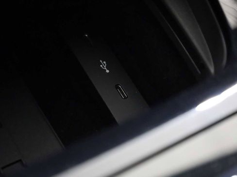 Used 2024 Porsche Cayenne image 33