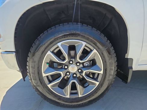 Used 2024 Chevrolet Silverado 1500 LT AWD/4WD image 32