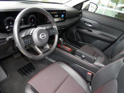 Certified 2025 Nissan Kicks SR image 16