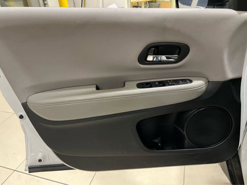 Used 2016 Honda HR-V LX image 11