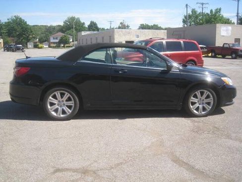 Used 2012 Chrysler 200 Touring FWD image 5
