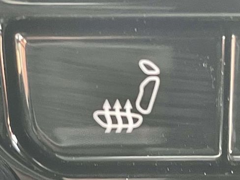 New 2025 Jeep Grand Cherokee Altitude RWD image 19