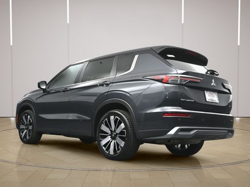 Used 2025 Mitsubishi Outlander SE AWD/4WD image 31