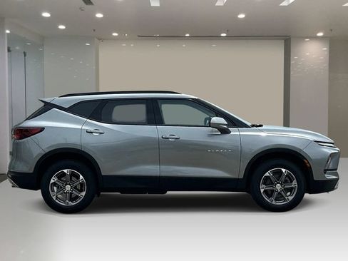 Used 2024 Chevrolet Blazer LT w/ Convenience Package FWD image 5