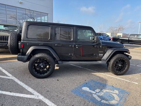 Used 2019 Jeep Wrangler Unlimited Sahara w/ Uconnect 4C Nav & Sound Group image 31