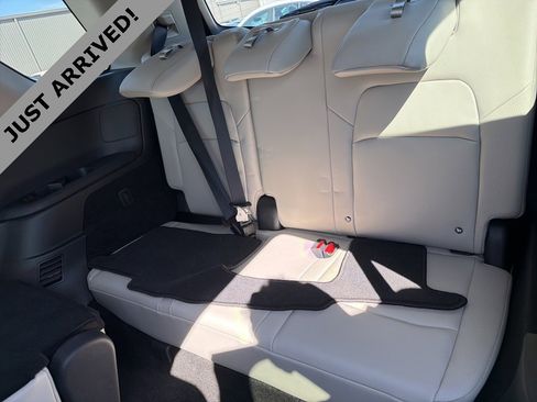 Certified 2024 Nissan Pathfinder SL image 9