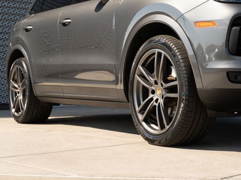 Used 2020 Porsche Cayenne AWD/4WD image 36