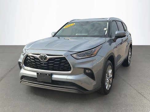 Used 2023 Toyota Highlander Limited FWD image 8