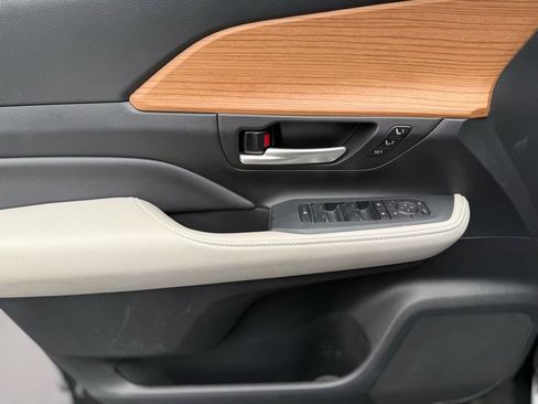 Certified 2025 Toyota Grand Highlander AWD image 15