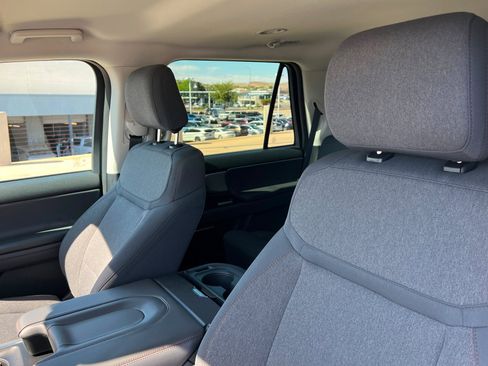 Used 2025 Ford Expedition Active AWD/4WD image 17
