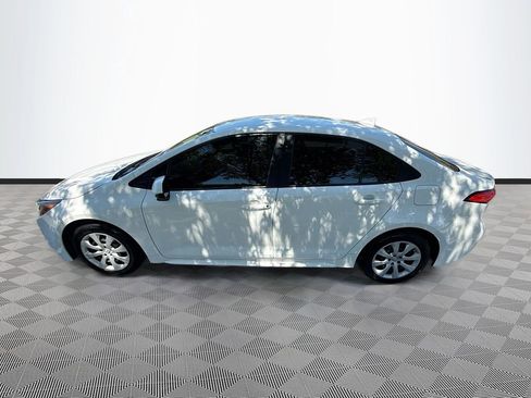 Used 2022 Toyota Corolla LE image 5