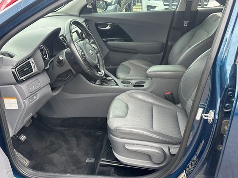 Used 2017 Kia Niro EX FWD image 4