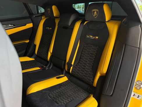 Used 2022 Lamborghini Urus AWD/4WD image 27