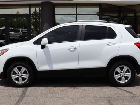 Used 2021 Chevrolet Trax LT AWD/4WD image 8