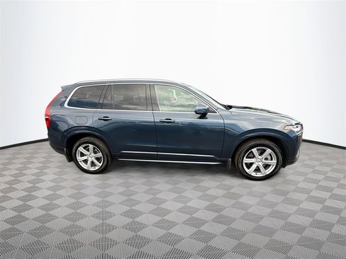 Used 2022 Volvo XC90 T6 Momentum image 9