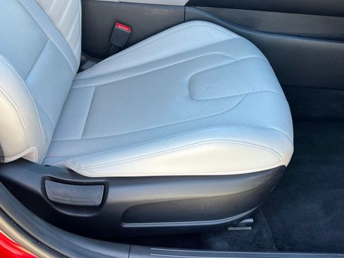Used 2025 Hyundai Elantra Limited FWD image 16