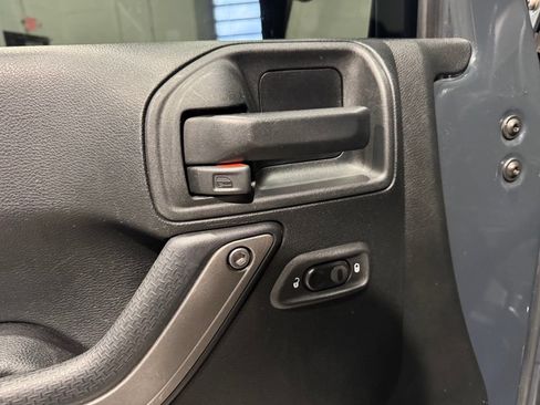 Used 2017 Jeep Wrangler Unlimited Sport w/ Quick Order Package 23S AWD/4WD image 19