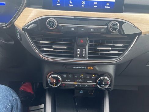 Used 2022 Ford Escape Titanium w/ Titanium Elite Package image 25