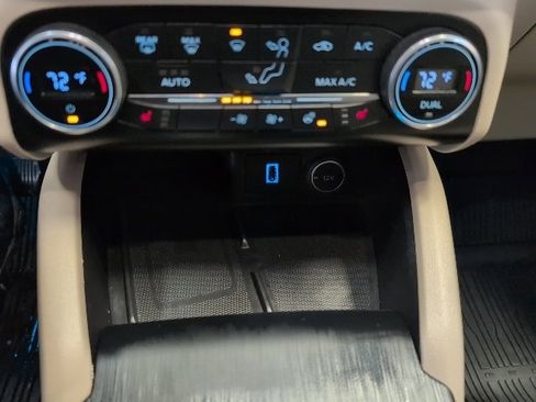 Used 2020 Ford Escape Titanium image 21