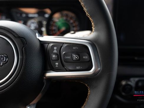 Used 2024 Jeep Wrangler Unlimited Sahara AWD/4WD image 12