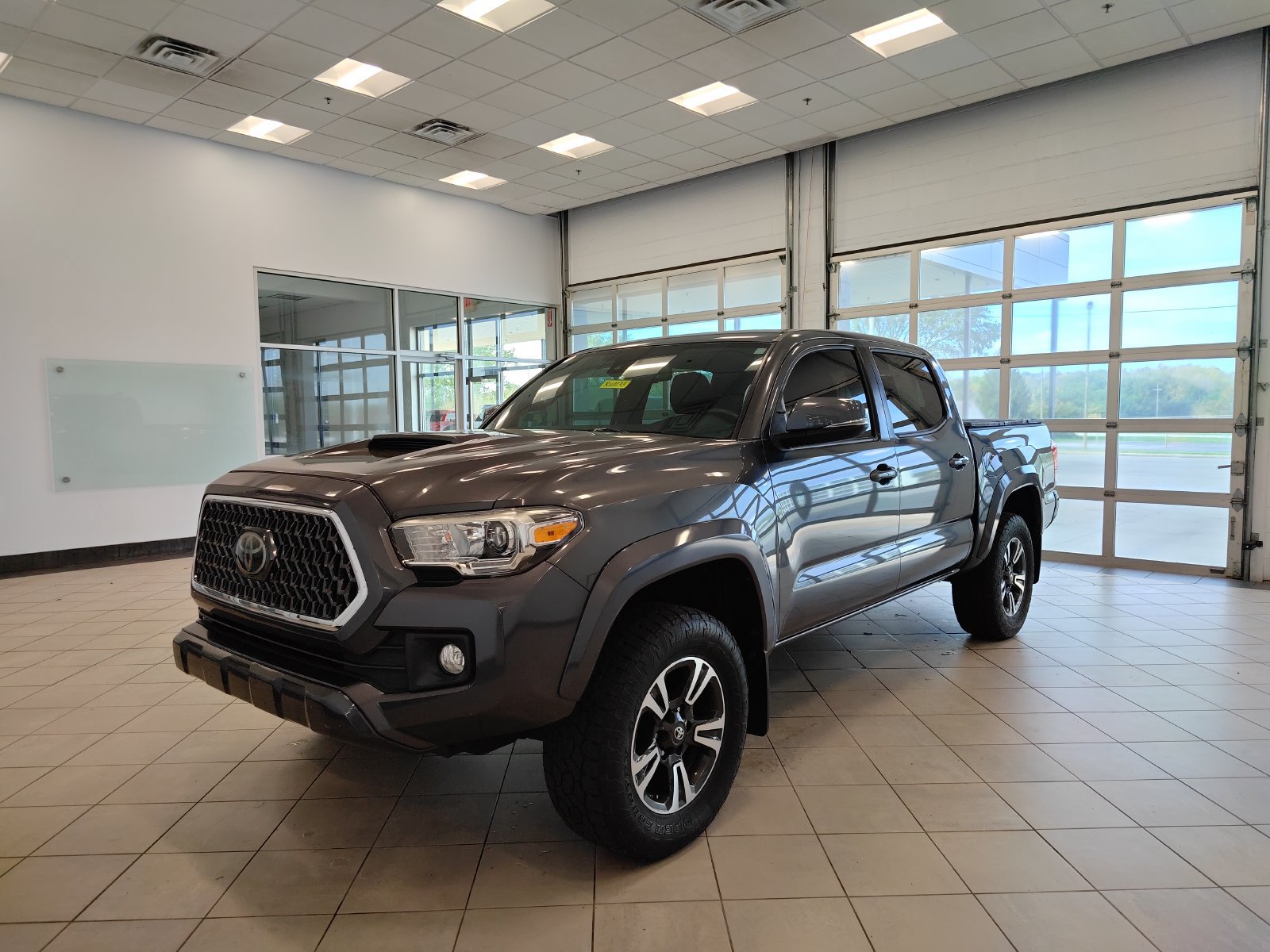 Used 2019 Toyota Tacoma TRD Sport AWD/4WD image 7