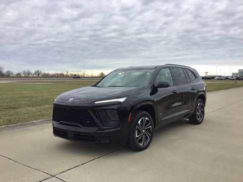 Used 2025 Buick Enclave Sport Touring image 10