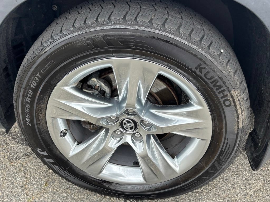 Used 2019 Toyota Highlander Limited w/ Carpet Mat Package (TMS) AWD/4WD image 40