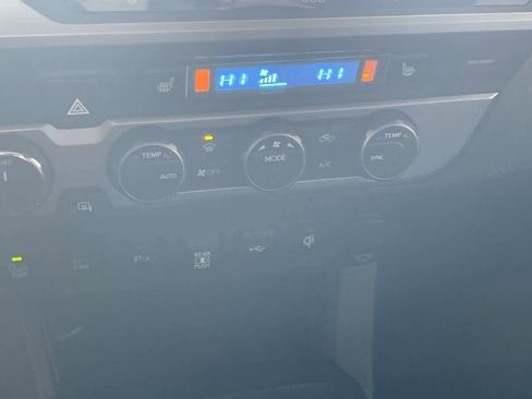 Used 2022 Toyota Tacoma Limited image 19