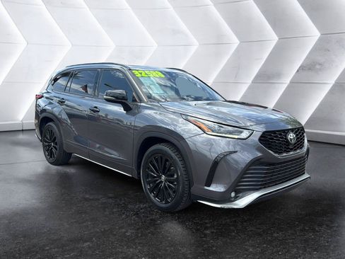 Used 2023 Toyota Highlander XSE FWD image 1