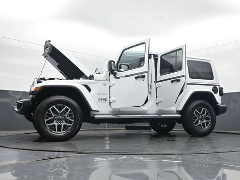 Used 2024 Jeep Wrangler Unlimited Sahara w/ Technology Group AWD/4WD image 62