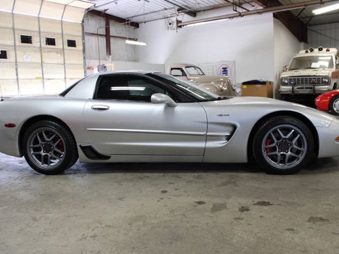 Used 2001 Chevrolet Corvette Z06 w/ Memory Pkg RWD image 7