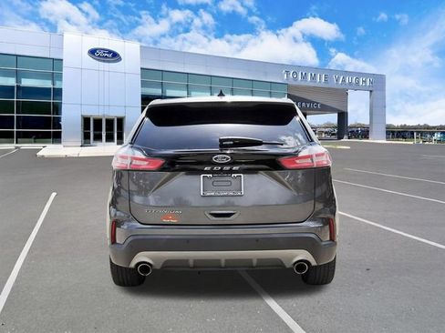 Used 2021 Ford Edge Titanium w/ Equipment Group 301A FWD image 3