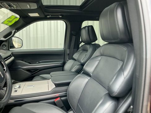 Used 2025 Lincoln Navigator L Reserve w/ Jet Appearance Package AWD/4WD image 10