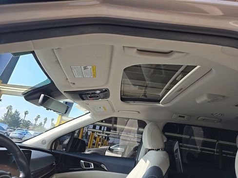 Used 2025 Kia Carnival SX Prestige FWD image 16