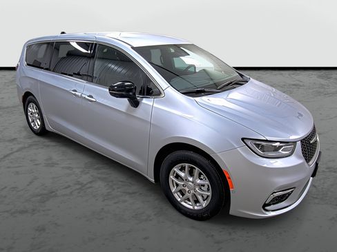 New 2026 Chrysler Pacifica Select image 5