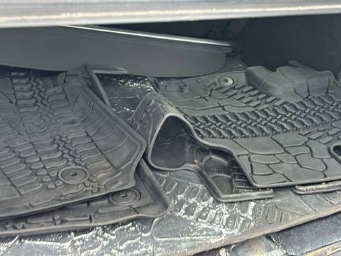 Used 2017 Jeep Wrangler Unlimited Sahara w/ Connectivity Group image 31