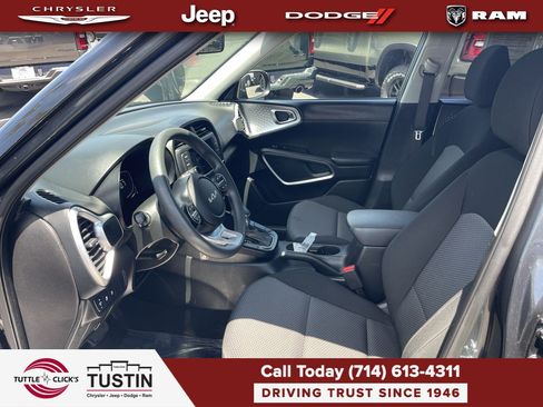 Used 2025 Kia Soul LX w/ LX Technology Package FWD image 18