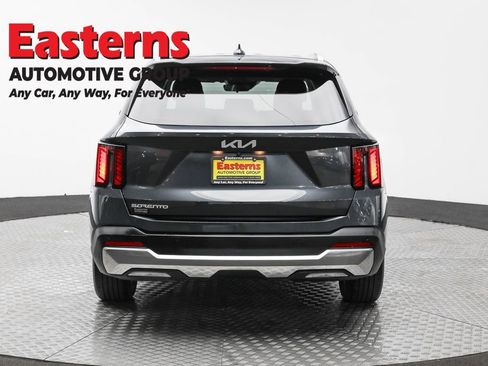 Used 2024 Kia Sorento S image 6