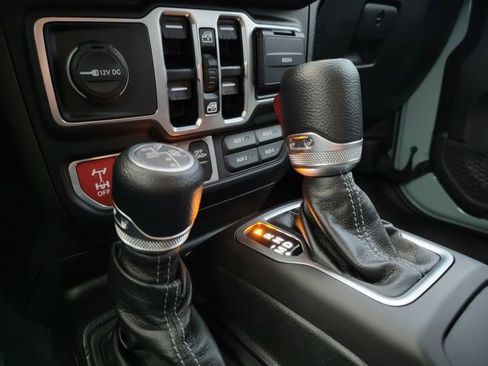 Certified 2024 Jeep Wrangler Willys 4xe image 30