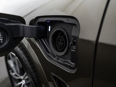 Used 2023 BMW X5 xDrive45e w/ Executive Package image 21