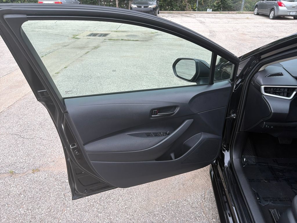 Used 2025 Toyota Corolla LE FWD image 14