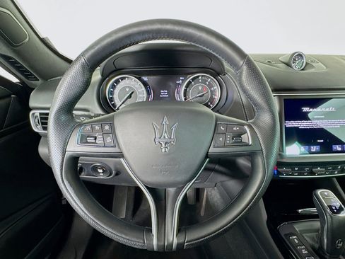 Used 2021 Maserati Levante image 11