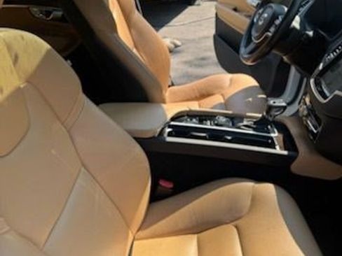 Used 2019 Volvo XC90 T6 Momentum w/ Advanced Package AWD/4WD image 4