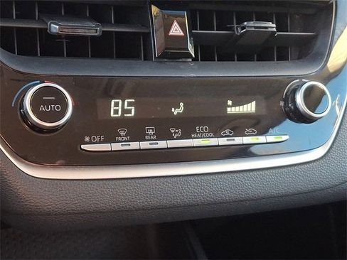 Used 2022 Toyota Corolla LE image 15