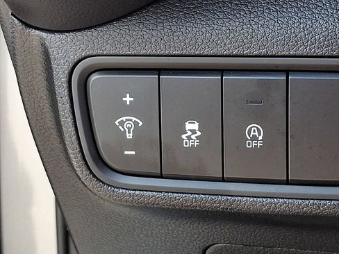 Used 2025 Kia Soul LX w/ LX Technology Package FWD image 25