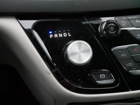 Used 2024 Chrysler Pacifica Touring-L image 24