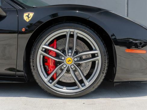 Used 2018 Ferrari 488 GTB RWD image 42