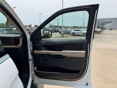 Used 2024 Ford Expedition Max Limited RWD image 33